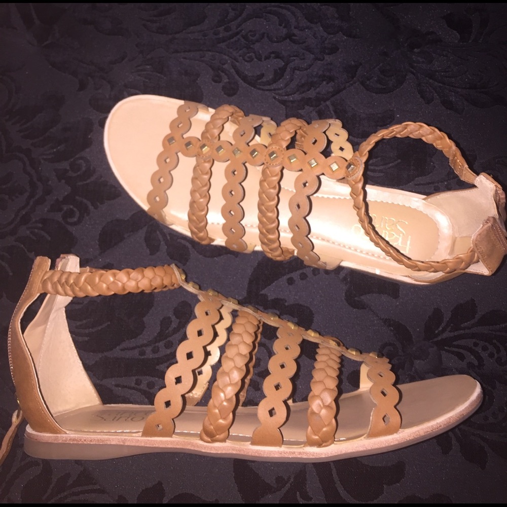 Flat sandals